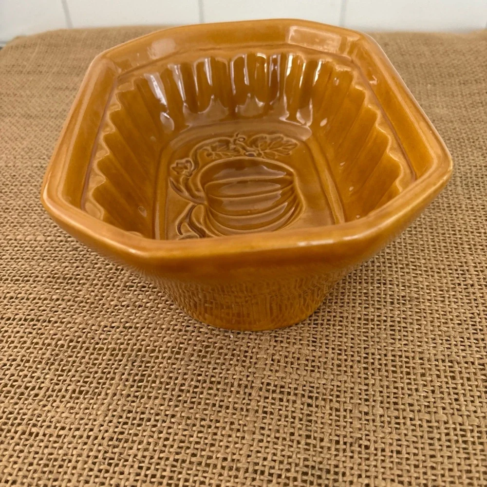 Crate & Barrel Ceramic Stoneware Pumpkin Cake Bread Baking Dish Gel Mold